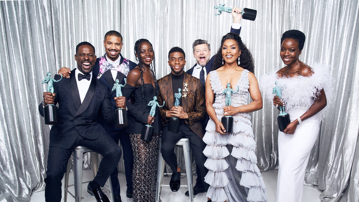 Die Besetzung von „Black Panther“ posiert während der SAG Awards in der Winner's Gallery