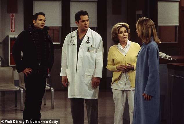Er ist auch für seine Rolle als Dr. Joe Scanlon im Spin-off „Port Charles“ des General Hospital aus den Jahren 1999–2000 bekannt, hier mit Jay Pickett, Pat Crowley und Sarah Aldrich