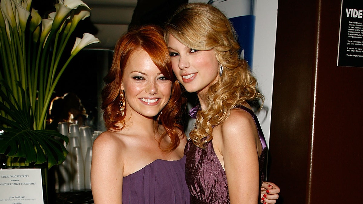 Taylor Swift und Emma Stone zusammen im Jahr 2008