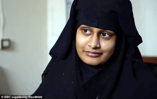 Im Jahr 2015 floh Shamima Begum im Alter von 15 Jahren nach Syrien, heiratete einen Dschihadisten und verlor alle drei Kinder, die sie mit ihm gebar