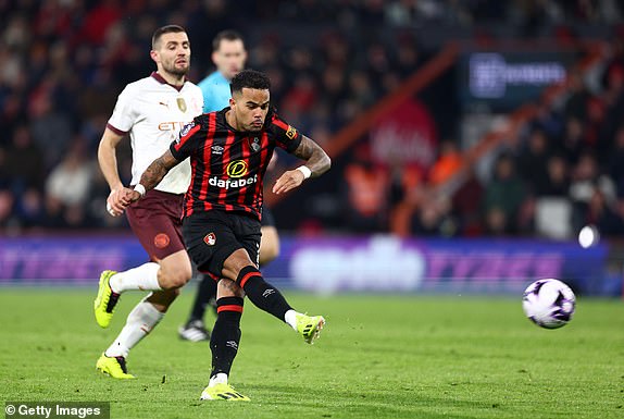 BOURNEMOUTH, ENGLAND - FEBRUARY 24: Justin Kluivert of AFC Bournemouth takes a shot during the Premier League match between AFC Bournemouth and Manchester City at the Vitality Stadium on February 24, 2024 in Bournemouth, England. (Photo by Clive Rose/Getty Images)