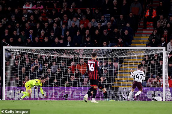 BOURNEMOUTH, ENGLAND - FEBRUARY 24: Phil Foden of Manchester City scores his team's first goal during the Premier League match between AFC Bournemouth and Manchester City at the Vitality Stadium on February 24, 2024 in Bournemouth, England. (Photo by Michael Steele/Getty Images)