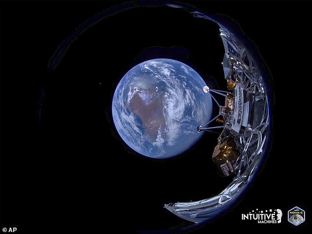 Odysseus oder Odie (im Bild) wurde vor sechs Tagen an Bord einer SpaceX Falcon 9 gestartet, bevor er die 385.000 km (239.000 Meilen) lange Reise zum Mond antrat