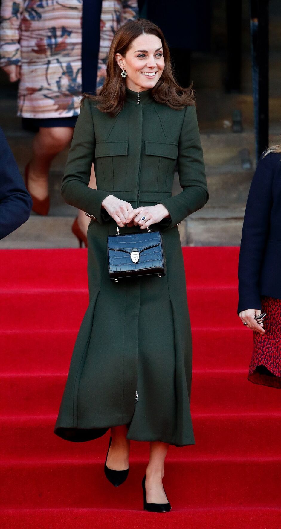 Kate geht mit einer Handtasche