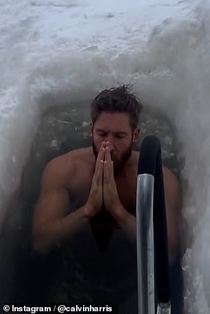 Auf Calvins Instagram teilte er ein Video, in dem er das Eisbad ausprobiert