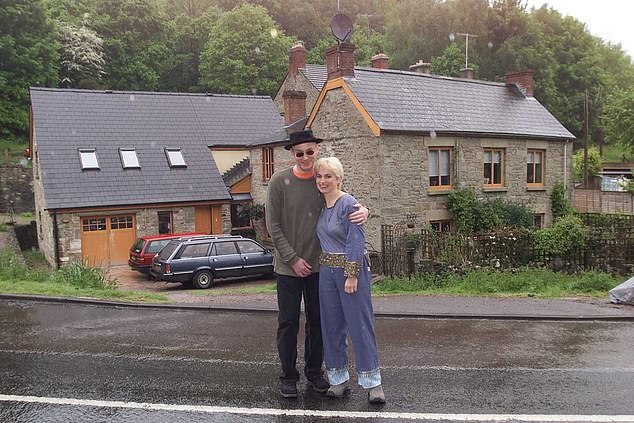 Mary Rose Young und ihr Mann Phil Butcher zu der Zeit, als sie ihr Haus in Gloucestershire kauften