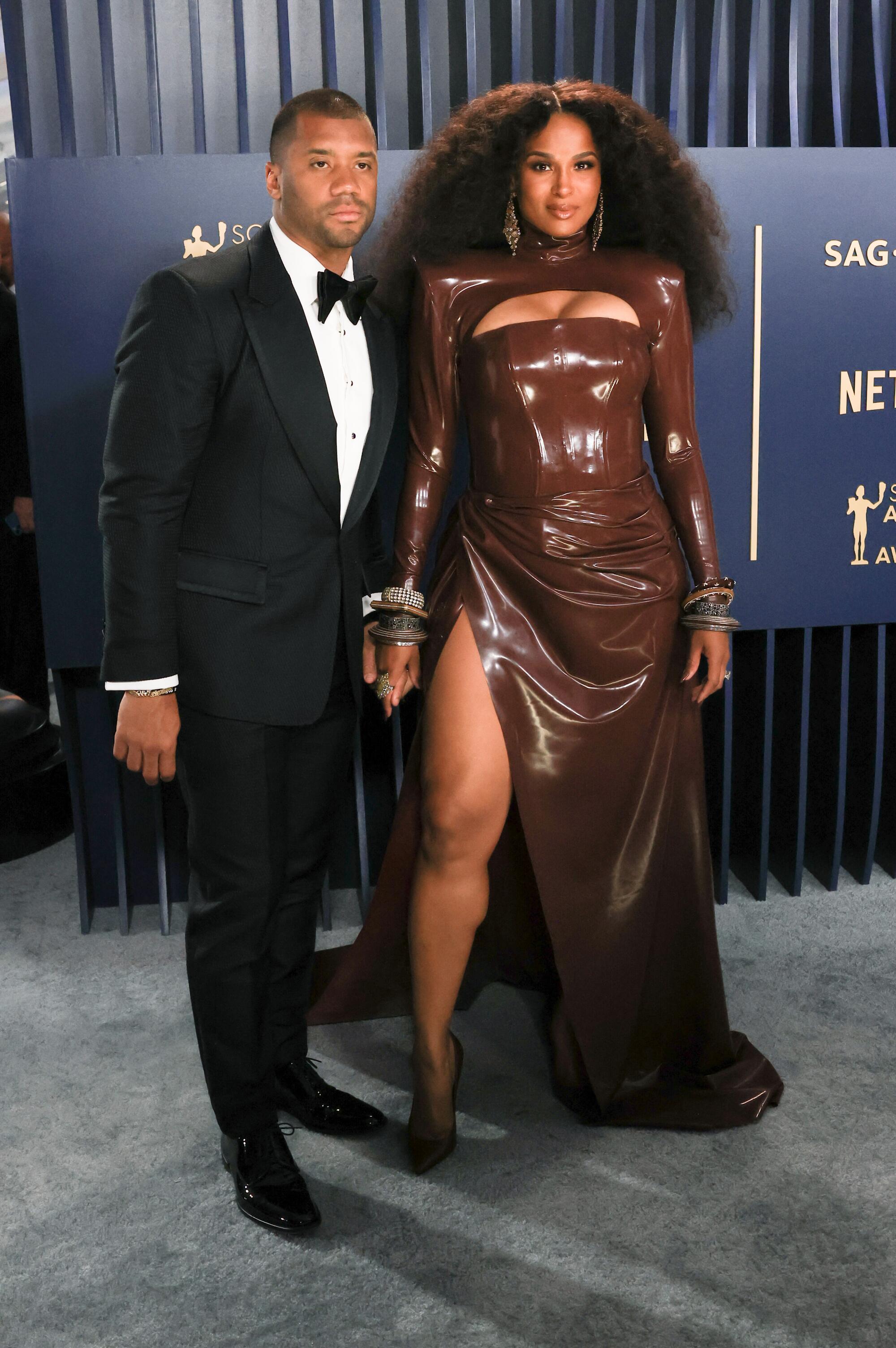 Ciara und Russell Wilson posieren bei den SAG Awards.