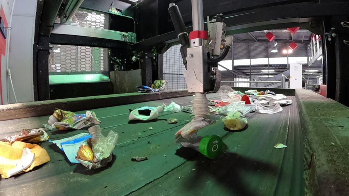 Dieser KI-Roboter-Müllsammler kann in Sekundenschnelle über 500 Müllarten sortieren
