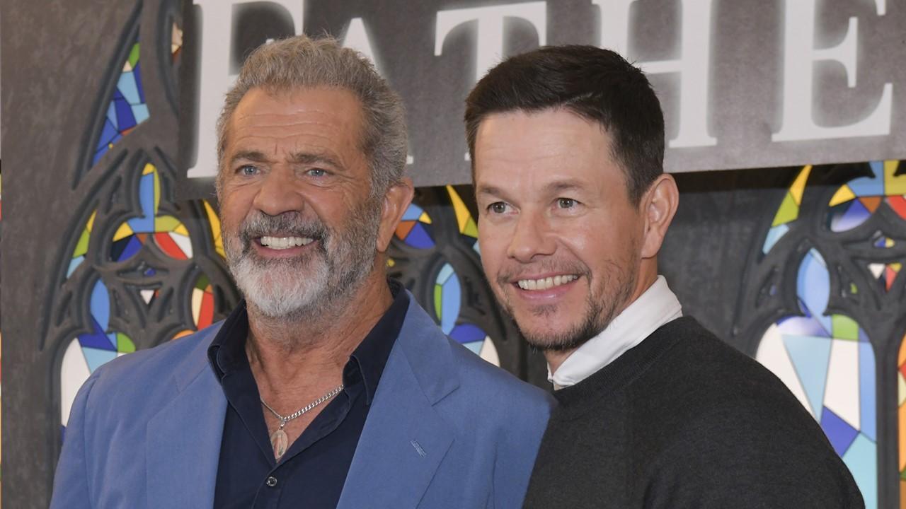 Mel Gibson und Mark Wahlberg bei Columbia Pictures "Pater Stu" Fotoanruf am 1. April 2022