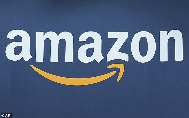 Der Pfeil von Amazon symbolisiert, dass der Online-Shopping-Riese seinen Kunden eine große Auswahl an Artikeln bietet – von A bis Z
