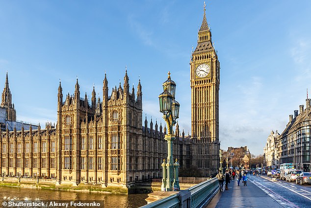 Herr Lapidus erklärte, warum sich ein Besuch lohnt: „Big Ben – was sich auf die Große Glocke im Elizabeth Tower bezieht – ist ein historisches Wahrzeichen in einem kulturell bedeutenden Viertel Londons.“