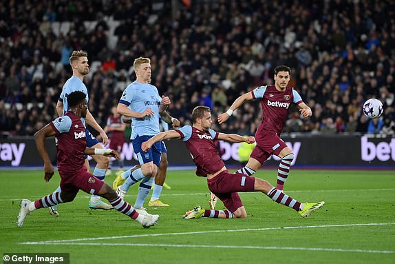 LONDON, ENGLAND - FEBRUARY 26: Tomas Soucek of West Ham United shoots and misses during the Premier League match between West Ham United and Brentford FC at London Stadium on February 26, 2024 in London, England. (Photo by Justin Setterfield/Getty Images)
