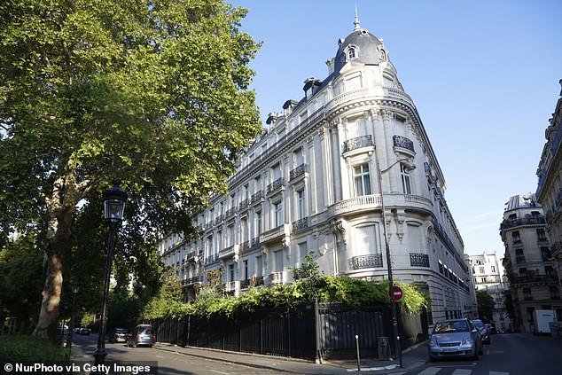 Jeffrey Epsteins „House of Sin“-Wohnung in Paris, in der Prinz Andrew zu Gast war, wurde für etwas mehr als 8 Millionen Pfund verkauft, nachdem der Preis stark gesenkt werden musste