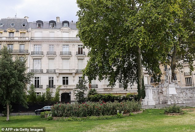 Ein am 12. August 2019 aufgenommenes Foto zeigt ein Wohnhaus von Jeffrey Epstein im 16. Arrondissement von Paris