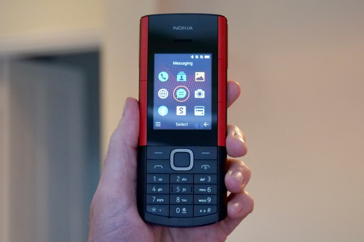 Die Vorderseite des Nokia 5710 XpressAudio.