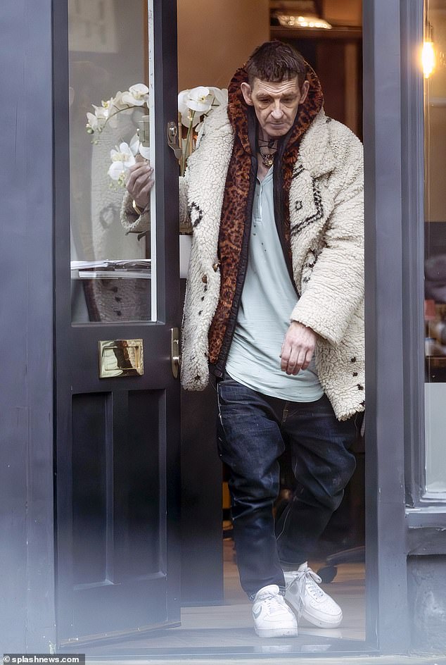 Peaky Blinders-Star Paul Anderson hatte letzten Mittwoch bei einem Ausflug in London Welten von der Fernsehfigur Arthur Shelby entfernt, einen Monat nachdem er zugegeben hatte, Kokain zu besitzen