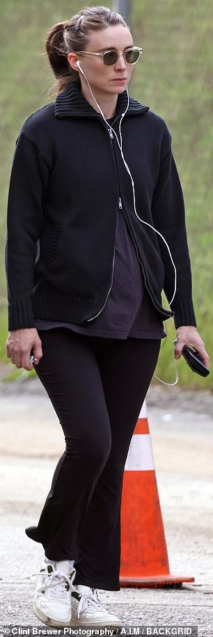Die 38-jährige Schauspielerin erwartet ihr zweites Kind von ihrem Verlobten Joaquin Phoenix, mit dem sie seit acht Jahren liiert ist