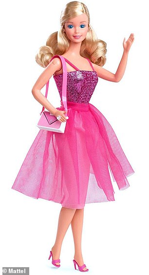 Ein weiterer Look der Schauspielerin wurde von der Day to Night-Ausgabe von Barbie aus dem Jahr 1985 inspiriert