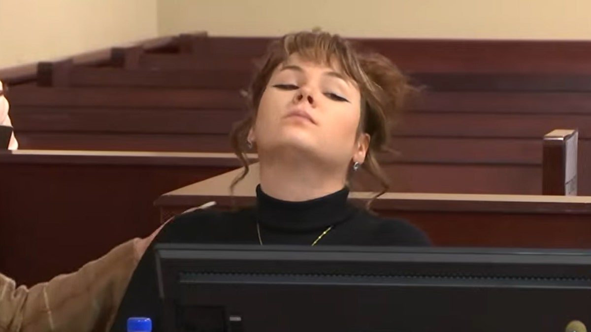 Hannah Gutierrez sieht während des Prozesses verstört aus