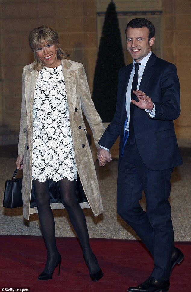 Das Paar kommt am 10. März 2016 zu einem Staatsessen mit dem französischen Präsidenten Francois Hollande, Königin Máxima der Niederlande und König Willem-Alexander der Niederlande im Elysee-Präsidentenpalast