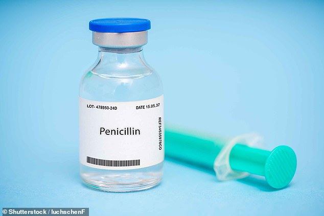 Zur Behandlung von Syphilis werden zwei Antibiotika eingesetzt: das injizierbare Penicillin und ein orales Medikament namens Doxycyclin