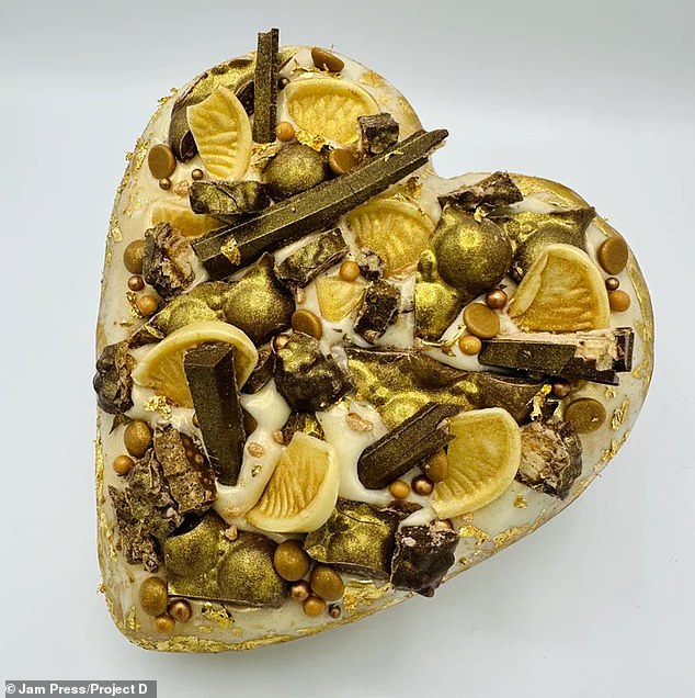 Der herzförmige Donut aus 24-Karat-Magic-Gold ist mit essbarem 24-Karat-Blattgold überzogen und kostet satte 29,95 £