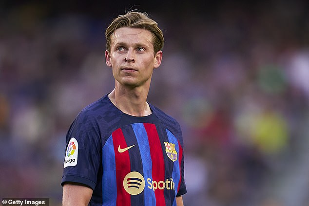 Berichten zufolge hat Barcelona seine Preisvorstellung für den gefragten Mittelfeldspieler Frenkie de Jong genannt