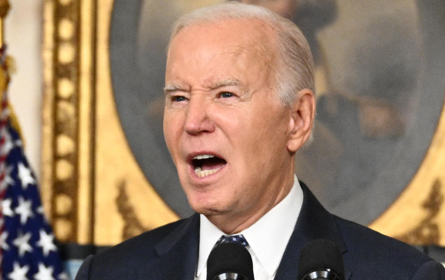 Präsident Joe Biden beantwortet Fragen zu Israel, nachdem er am 8. Februar 2024 im Weißen Haus in Washington, D.C. über den Bericht des Sonderermittlers gesprochen hat.
