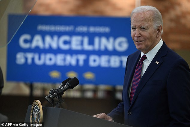 Präsident Joe Biden ist am zweiten Tag einer dreitägigen Spendenreise nach Kalifornien.  Bevor er nach San Francisco flog, hielt er in Culver City eine Rede zum Thema Schuldenerlass