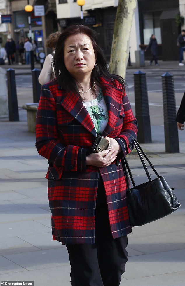 Guixiang Qin, 54, zog einen Monat nach ihrem Treffen im Januar 2019 in Robert Harringtons Haus in Kings Lynn, Norfolk
