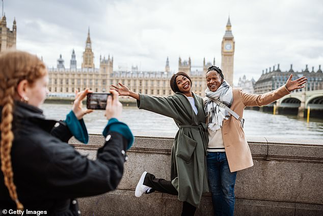 Neue Untersuchungen von Leonardo Hotels deuten darauf hin, dass die Mehrheit (63 Prozent) der Briten lieber mit ihren Freunden verreisen würde als mit ihrer besseren Hälfte