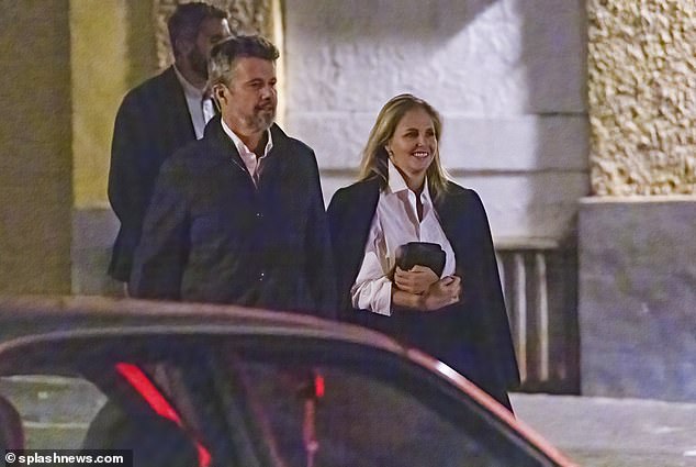 Im Bild: König Fredrik von Dänemark, wie er letzten November einen Abend in Madrid mit einer mexikanischen Prominenten genoss