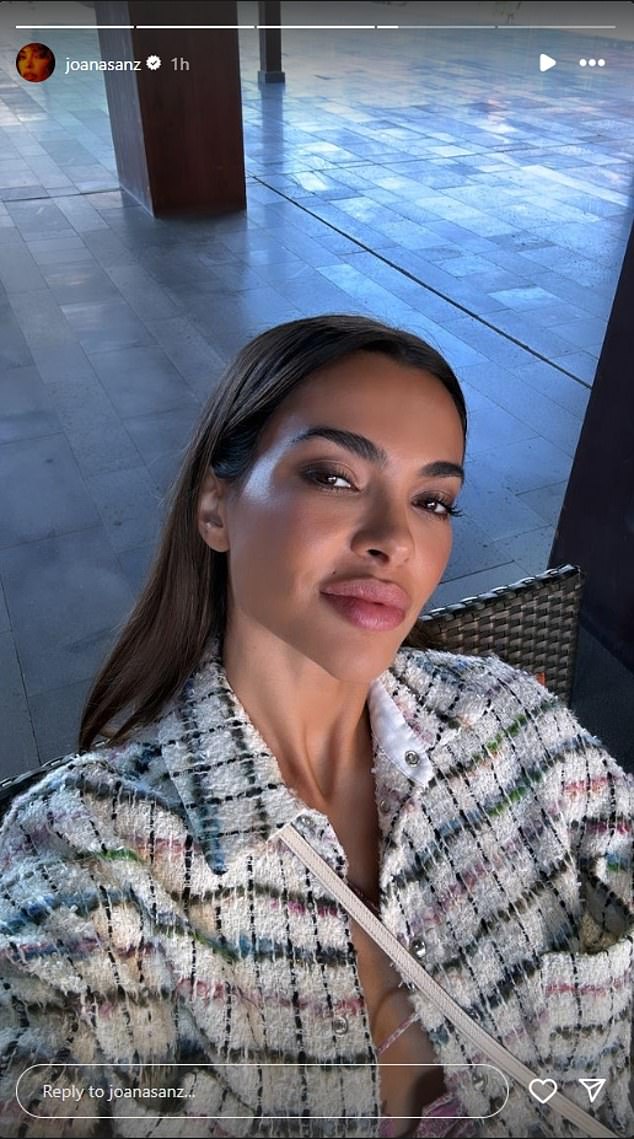 Die Ex-Frau von Dani Alves, Joana Sanz, hat Stunden nach der Verurteilung des ehemaligen Außenverteidigers von Barcelona zu vier Jahren Gefängnis ein Selfie in den sozialen Medien geteilt