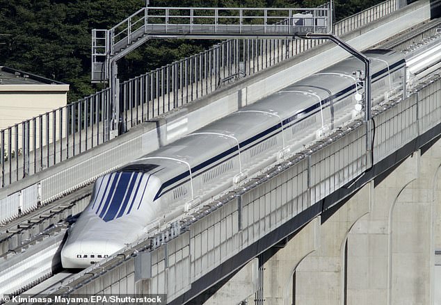 Die japanische Magnetschwebebahn MLX01 (im Bild) ist derzeit mit einer Höchstgeschwindigkeit von 361 Meilen pro Stunde der schnellste in Betrieb befindliche Zug der Welt