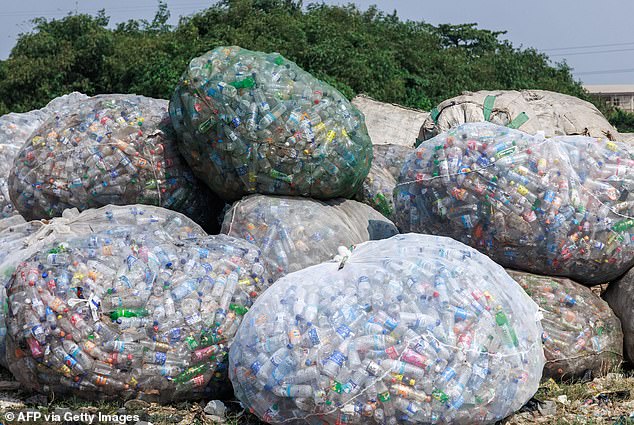 Berichten zufolge haben große Öl- und Kunststoffunternehmen gelogen, als sie den Verbrauchern sagten, dass Recycling machbar sei