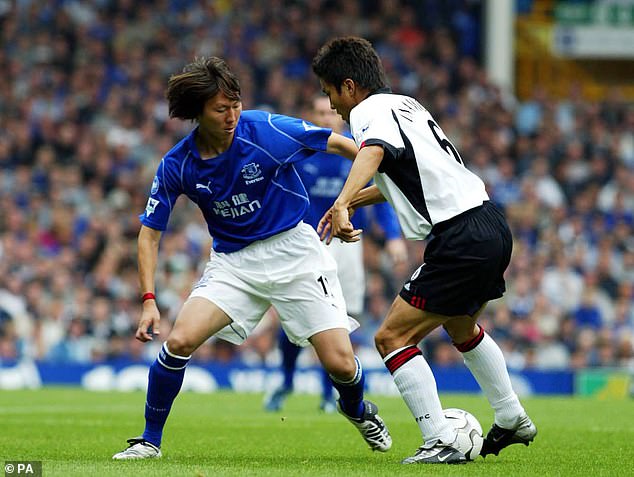 Der ehemalige Everton-Spieler Li Tie (links) wurde Berichten zufolge zu lebenslanger Haft verurteilt, nachdem er zugegeben hatte, Bestechungsgelder gezahlt und Spiele manipuliert zu haben