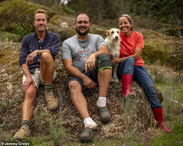 Ein Paar aus Malta erzählte Ben Fogle, wie sie mit ihren Ersparnissen 42 Hektar Land in der portugiesischen Wildnis kauften – und ihr Land hinter sich ließen, um ein neues Leben bei Null zu beginnen