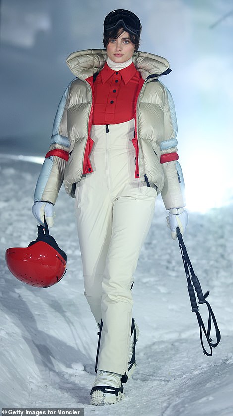 Taylor Marie Hill trug einen richtigen roten Skihelm