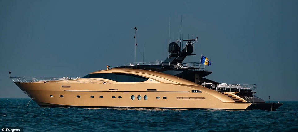 AK Royal gilt als eines der weltweit einzigen Schiffe seiner Art mit einer 24-karätigen Goldlackierung