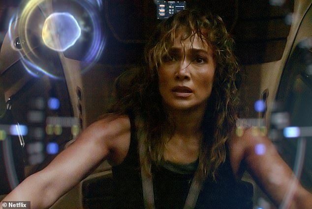 Am Donnerstag zuvor war die Schauspielerin zum ersten Mal in einem neuen Science-Fiction-Abenteuerfilm mit dem Titel „Atlas“ während eines Netflix-Films über ihre Projekte für 2024 zu sehen
