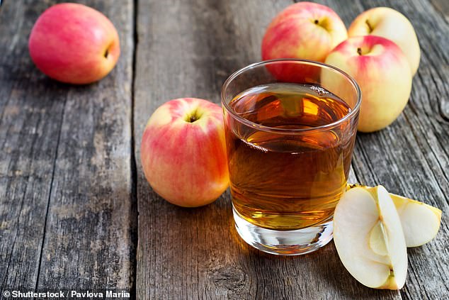 Apfelsaft steht vor einer Umwälzung, nachdem Wissenschaftler eine Möglichkeit entdeckt haben, die Frucht auszupressen, die ihre gesundheitlichen Vorteile steigern könnte (Foto)