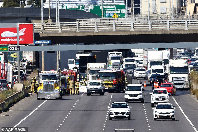 Auf dem West Gate Freeway (im Bild) im Osten Melbournes kam es am Freitag zu Staus, nachdem ein Lastwagen Feuer gefangen hatte