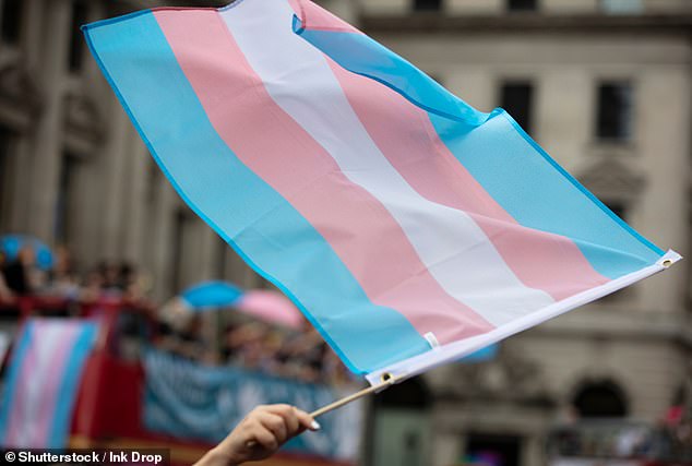 Forscher der Universität Manchester analysierten Hausarztumfragedaten von 1,5 Millionen Patienten, darunter 8.000, die sich als Transgender identifizierten.  Sie fanden heraus, dass einer von sechs Transgender-Männern und -Frauen über psychische Probleme berichtete, im Vergleich zu einem von zehn anderen Männern und Frauen