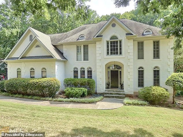 In den letzten vier Jahren hat O'Neal vier verschiedene Immobilien in McDonough, Georgia, gekauft
