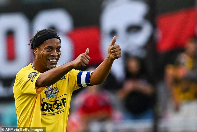 Der frühere Barcelona-Star Ronaldinho gehört zu den Spielern, die im Sommer an einer neuen Weltmeisterschaft der über 35-Jährigen teilnehmen werden