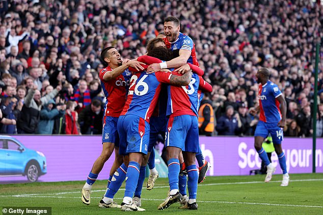 Crystal Palace beendete eine Serie von drei sieglosen Spielen mit einem 3:0-Sieg gegen Burnley