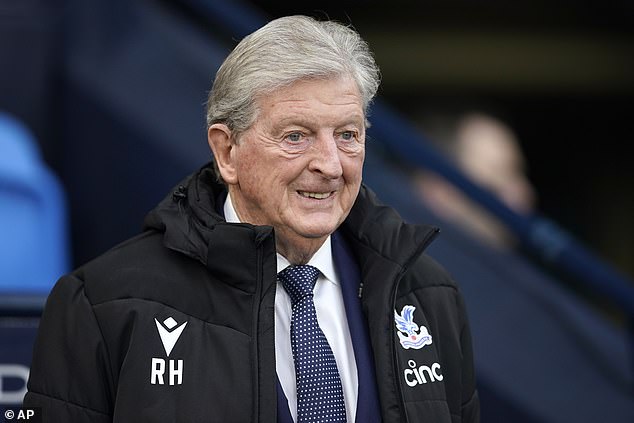 Berichten zufolge möchte der 76-jährige Roy Hodgson gerne weiterhin Fußball spielen, obwohl er letzte Woche wegen Gesundheitsproblemen als Manager von Crystal Palace zurücktreten musste