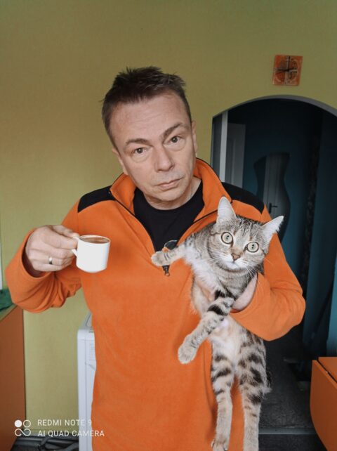 Anton Shulke und Dynia die Katze