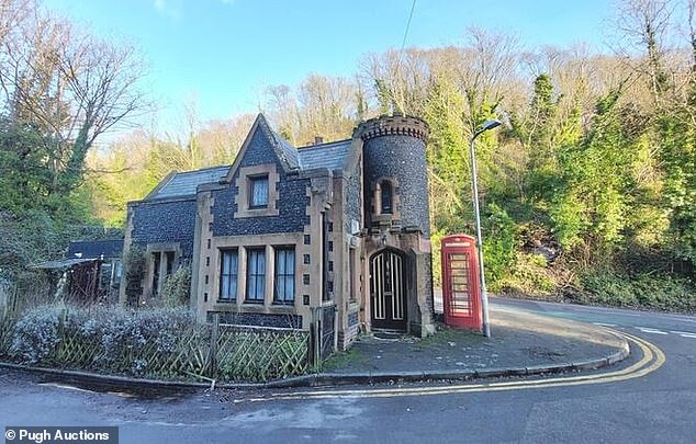 Was wird bei der Auktion angeboten?  Dieses gepachtete Torhaus in Dover wird am 31. Januar von Pugh Auctions zu einem Richtpreis von 120.000 £ verkauft