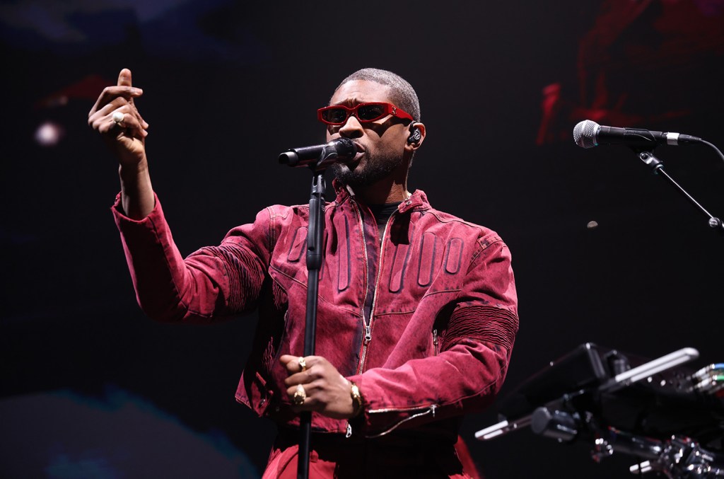 Usher tritt auf der Bühne während des Jingle Ball 2023 von iHeartRadio Channel 95.5 in der Little Caesars Arena am 5. Dezember 2023 in Detroit, Michigan auf.